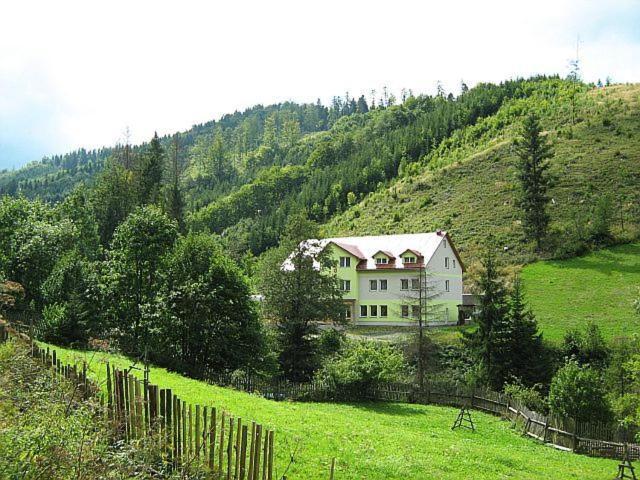 Hotel Bocy Oscadnica Bagian luar foto